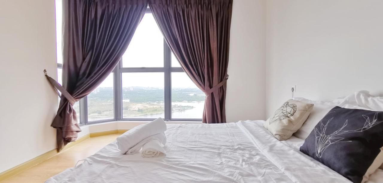 Superb Seaview Royal Strand Danga Bay Country Garden Apartment Johor Bahru Bagian luar foto