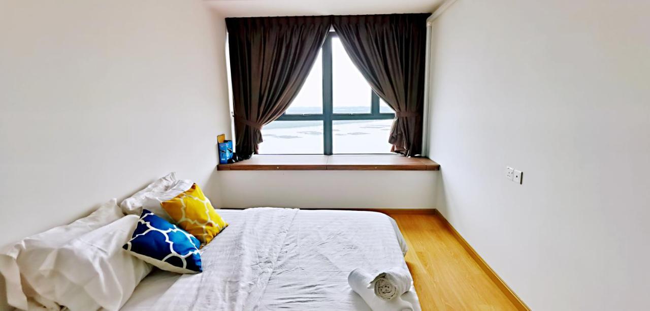 Superb Seaview Royal Strand Danga Bay Country Garden Apartment Johor Bahru Bagian luar foto