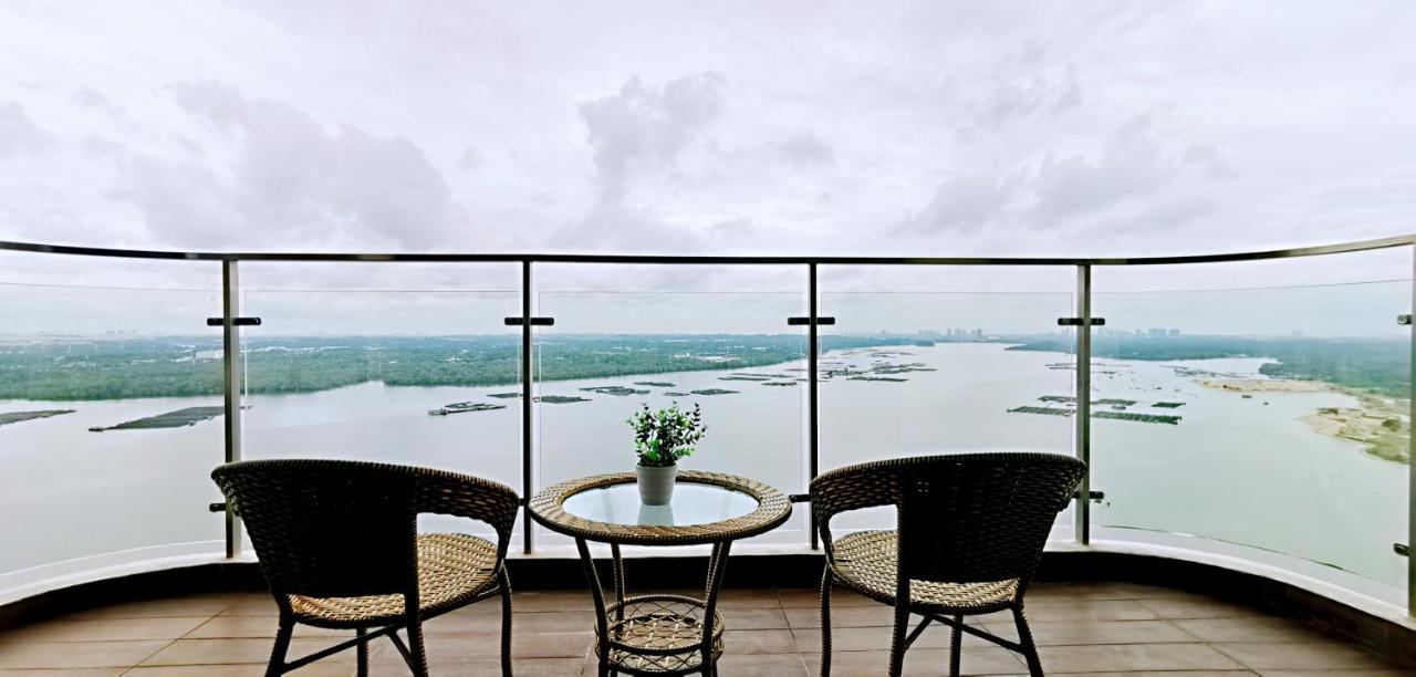 Superb Seaview Royal Strand Danga Bay Country Garden Apartment Johor Bahru Bagian luar foto